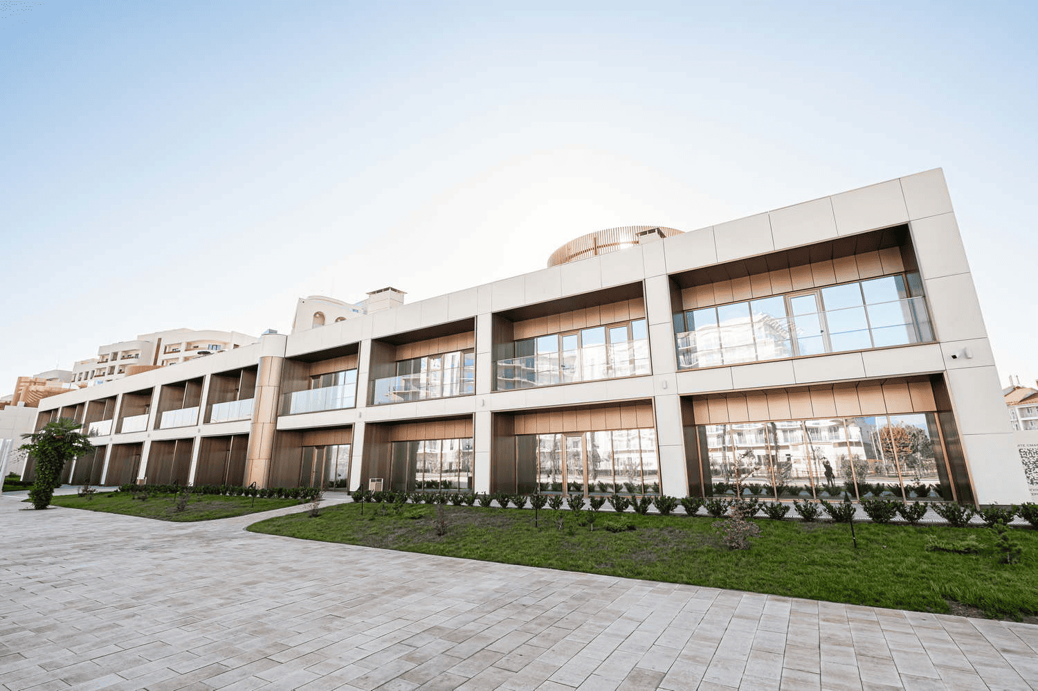 Современное здание медицинского центра «Сириус»